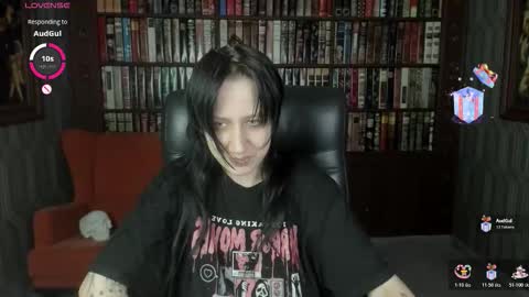 Medusa online show from 10-23-25, 01:43