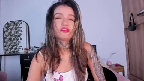 Snapshot of medussa13 chatting on 04-18-26, 12:09 medussa13 online show from 04-18-26, 12:09