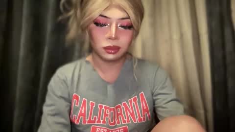 Snapshot of meetmehalfway888 chatting on 09-15-25, 01:11 GODDESS OF ALL GODDESSES online show from 09-15-25, 01:11