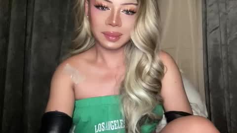 Snapshot of meetmehalfway888 chatting on 11-19-25, 06:13 GODDESS OF ALL GODDESSES online show from 11-19-25, 06:13