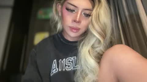 Snapshot of meetmehalfway888 chatting on 02-12-26, 05:52 GODDESS OF ALL GODDESSES online show from 02-12-26, 05:52