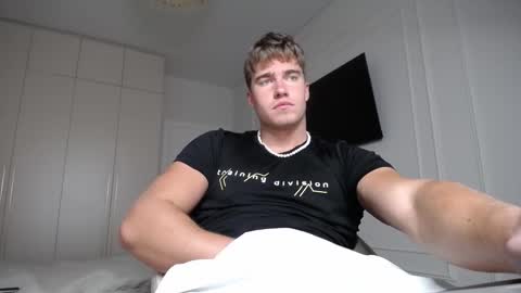 Max online show from 09-26-25, 04:00