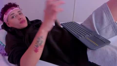 M E G A N online show from 12-21-24, 10:40