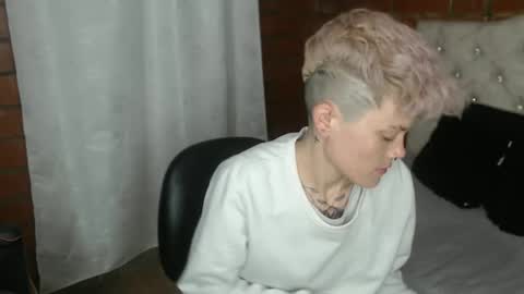 Megan and sophi online show from 05-10-26, 01:22