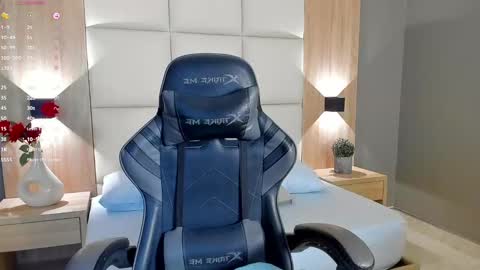 MEGAN COOPER online show from 09-25-25, 12:20