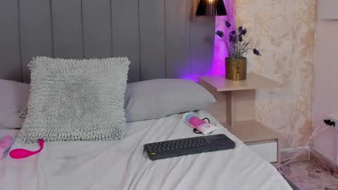 Carolina Paez online show from 02-26-25, 02:04