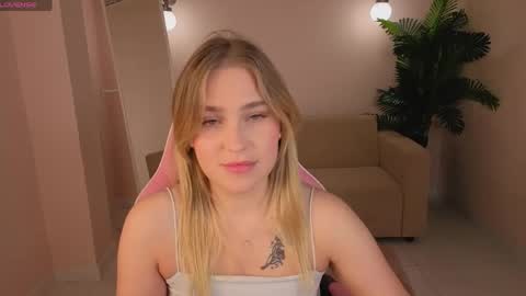 Snapshot of megan_gonzalezzz chatting on 05-25-26, 01:33 megan_gonzalezzz online show from 05-25-26, 01:33