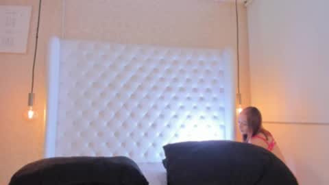 Snapshot of megan_holly_ chatting on 04-26-26, 11:02 MEGAN online show from 04-26-26, 11:02