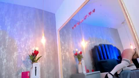 Snapshot of megan_star04 chatting on 11-13-25, 01:43 Isis ariany online show from 11-13-25, 01:43