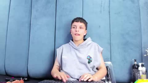 megan_thompsonn_ online show from 02-15-26, 08:02