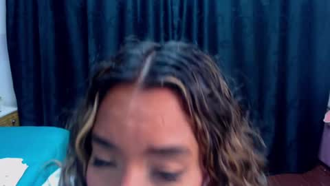 M E G A N   online show from 02-08-25, 08:10