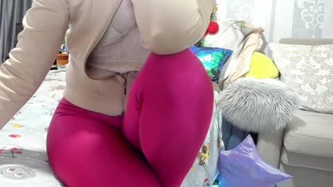 Nicki--------- Welcome to my Room online show from 12-30-24, 07:59