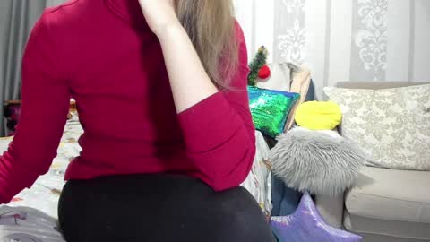 Nicki--------- Welcome to my Room online show from 01-03-25, 05:53