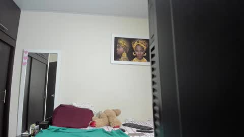 megan        online show from 06-06-26, 02:27