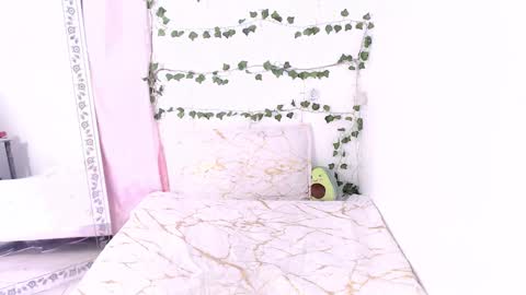 Snapshot of meganlk chatting on 09-30-25, 11:10 MEGAN online show from 09-30-25, 11:10