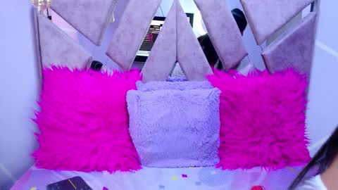 Megann Noa  online show from 10-24-25, 09:00