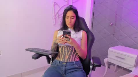 Snapshot of meganpresleyy chatting on 05-18-26, 06:08 Megan Presley online show from 05-18-26, 06:08