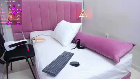 Snapshot of megansaenz_1 chatting on 02-20-26, 07:36 Megan online show from 02-20-26, 07:36