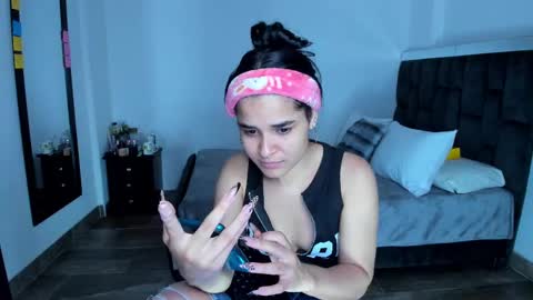 Snapshot of meganxue18 chatting on 02-11-25, 03:18 Megan Xue online show from 02-11-25, 03:18