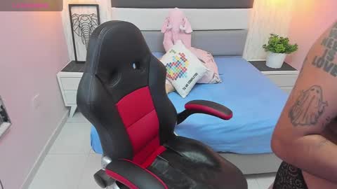 Snapshot of meganzarick chatting on 02-07-25, 12:50 M E G A N online show from 02-07-25, 12:50