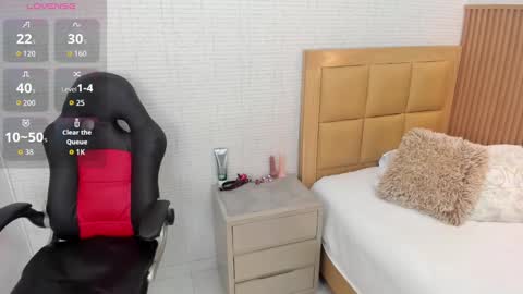 Snapshot of meganzarick chatting on 09-18-25, 12:40 M E G A N online show from 09-18-25, 12:40