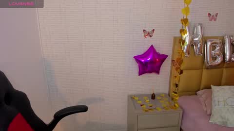 Snapshot of meganzarick chatting on 09-30-25, 12:32 M E G A N online show from 09-30-25, 12:32