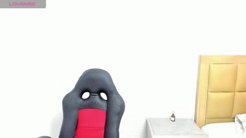 Snapshot of meganzarick chatting on 10-01-25, 12:22 M E G A N online show from 10-01-25, 12:22