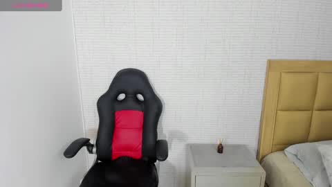 Snapshot of meganzarick chatting on 10-03-25, 07:55 M E G A N online show from 10-03-25, 07:55