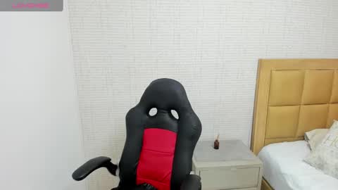 Snapshot of meganzarick chatting on 10-04-25, 12:25 M E G A N online show from 10-04-25, 12:25