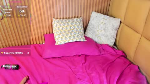 Snapshot of meganzarick chatting on 10-11-25, 12:43 M E G A N online show from 10-11-25, 12:43