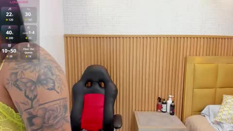 Snapshot of meganzarick chatting on 10-30-25, 02:46 M E G A N online show from 10-30-25, 02:46