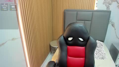 Snapshot of meganzarick chatting on 11-11-25, 02:44 M E G A N online show from 11-11-25, 02:44