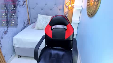 Snapshot of meganzarick chatting on 11-12-25, 03:29 M E G A N online show from 11-12-25, 03:29