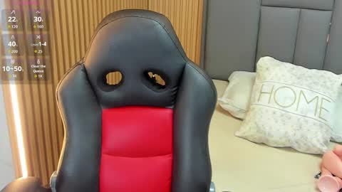 Snapshot of meganzarick chatting on 11-14-25, 02:43 M E G A N online show from 11-14-25, 02:43