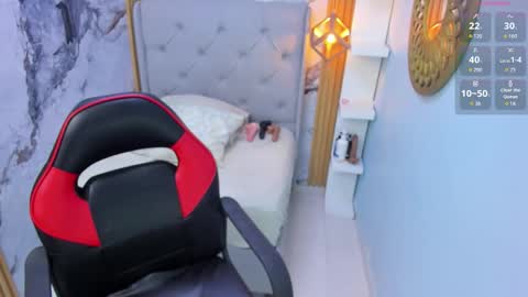 Snapshot of meganzarick chatting on 11-26-25, 03:18 M E G A N online show from 11-26-25, 03:18