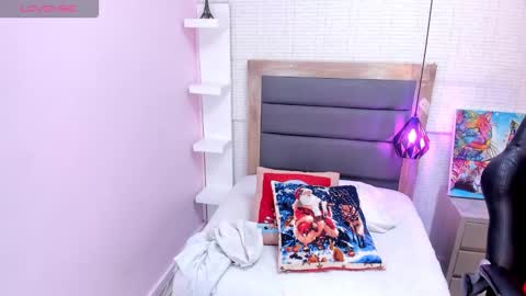 Snapshot of meganzarick chatting on 12-18-25, 03:23 M E G A N online show from 12-18-25, 03:23