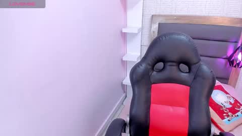 Snapshot of meganzarick chatting on 12-19-25, 03:02 M E G A N online show from 12-19-25, 03:02