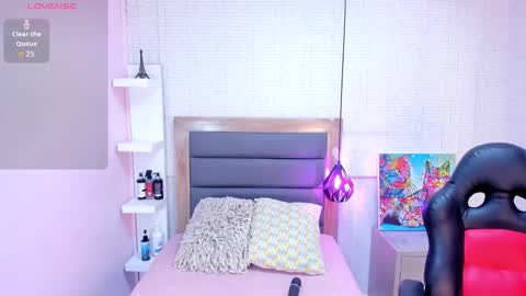 Snapshot of meganzarick chatting on 01-10-26, 03:30 M E G A N online show from 01-10-26, 03:30