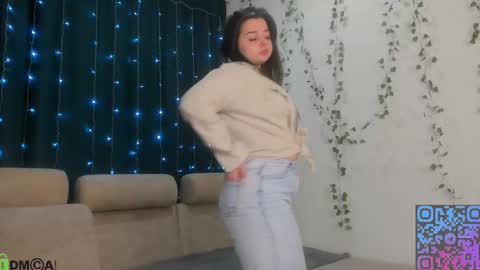 Snapshot of megapopkaa chatting on 10-15-25, 04:23 Lola online show from 10-15-25, 04:23