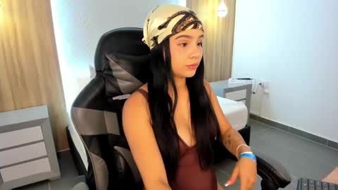 Snapshot of megara_x chatting on 11-04-25, 02:10 M E G A R A online show from 11-04-25, 02:10