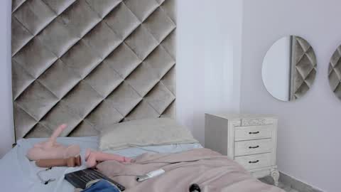 Snapshot of megaraowen_ chatting on 12-19-24, 08:02 M E G A R A online show from 12-19-24, 08:02