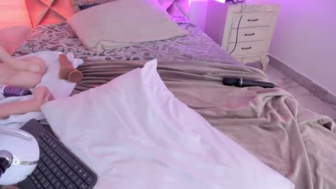 Snapshot of megaraowen_ chatting on 12-31-24, 07:20 M E G A R A online show from 12-31-24, 07:20