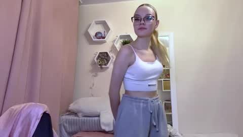 Mia online show from 03-14-26, 02:44