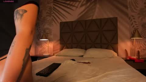 Snapshot of meggy_mae chatting on 03-26-26, 12:00 MEGGY MAE online show from 03-26-26, 12:00