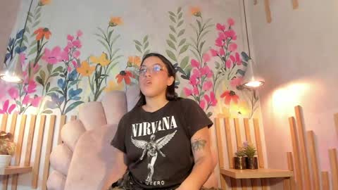 Snapshot of meggy_mae chatting on 05-18-26, 05:19 MEGGY MAE online show from 05-18-26, 05:19