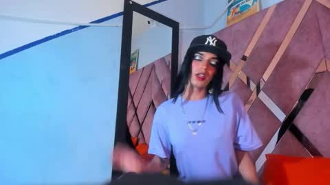 Snapshot of meghanqueen__ chatting on 03-21-26, 05:12 meghanqueen__ online show from 03-21-26, 05:12