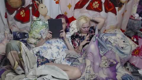 Snapshot of meidiandyuta chatting on 01-16-25, 06:48 Yuta and Meidi online show from 01-16-25, 06:48