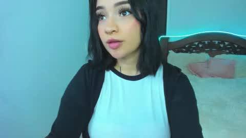 Snapshot of meily_oficial chatting on 02-22-26, 02:02 IG soymeily oficial online show from 02-22-26, 02:02