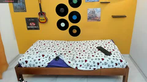 MEIS online show from 06-21-26, 02:14