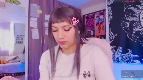 Snapshot of mel_dahlia chatting on 09-26-25, 05:17 Melissa - - Please help me to reach 100 thumbs up online show from 09-26-25, 05:17